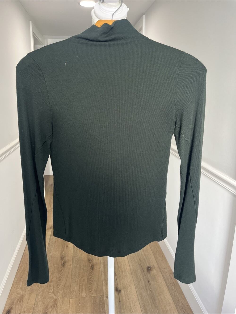 Lululemon Hold Tight Long-Sleeve Turtleneck Hunter Green Size 4 Sweater T Shirt